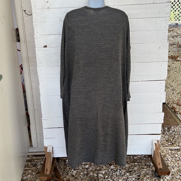 Lularoe Joy Sweater Size M - Picture 3 of 4